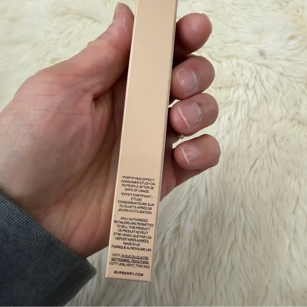 Burberry Beyond Volume long-wear mascara 01 intense black